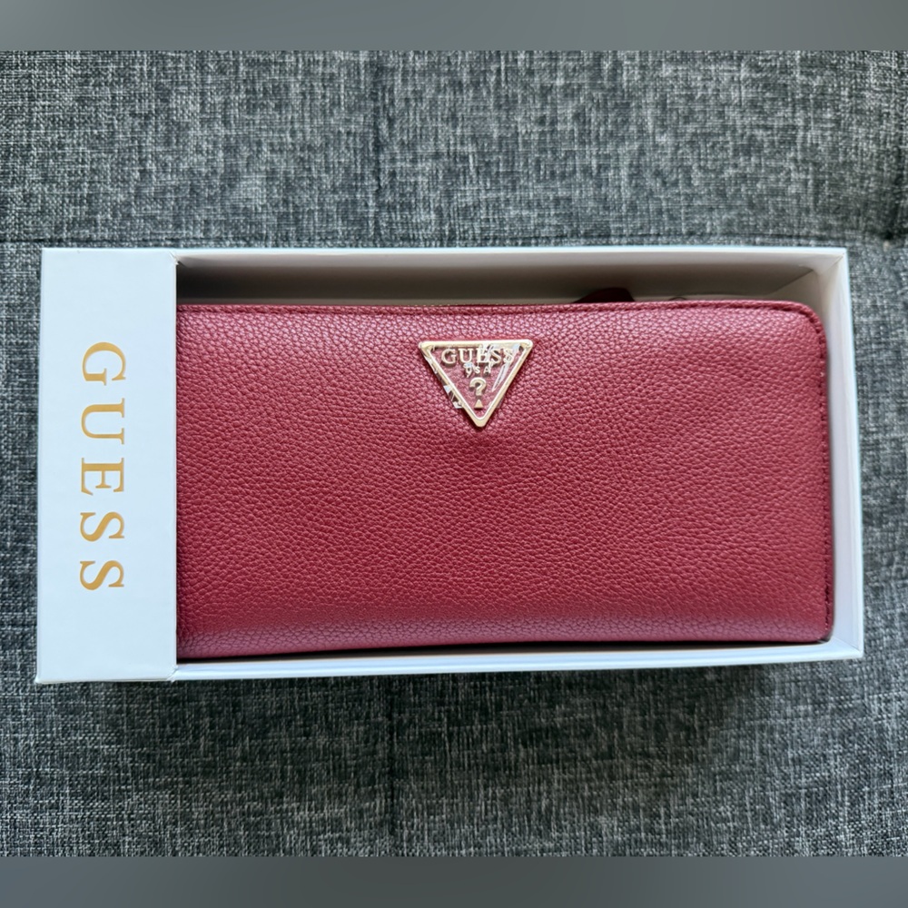 Guess Women's Red Wallet New in Box